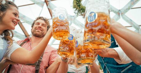 wiesn-oktoberfest-hofbraeu-muenchen-bier-masskrug
