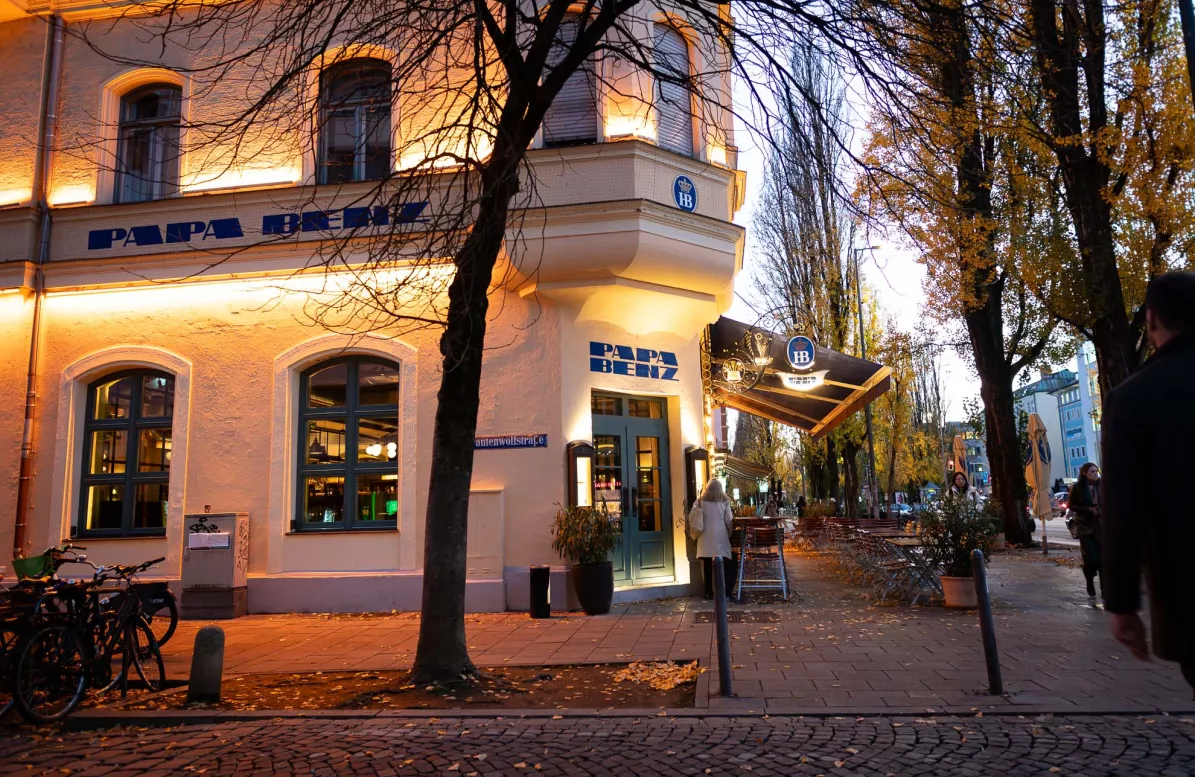 Papa Benz Außenfassade Schwabing Wirtshaus