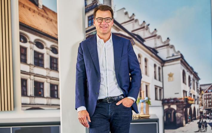 Dr. Lehmann im Büro