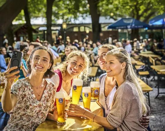 Münchner Weisse Weissbier Biergarten Genuss Selfie Mädelsrunde