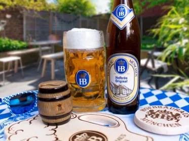 Bierpaket Biergarten mit Mass, Salzstreuer, Brotzeitbrettl