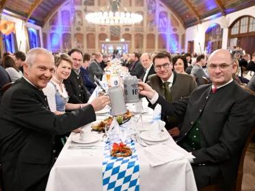 Tisch mit Dr. Möller, Hr. Füracker, Dr. Lehmann