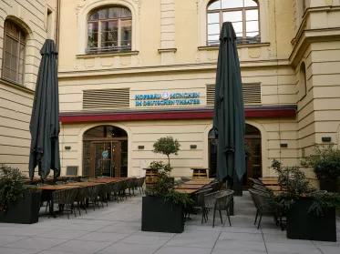 Innenhof Hofbräu im Deutschen Theater