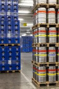 Stellenangebot Logistik Kästen und Keg-Fässer in der Lagerhalle der Brauerei