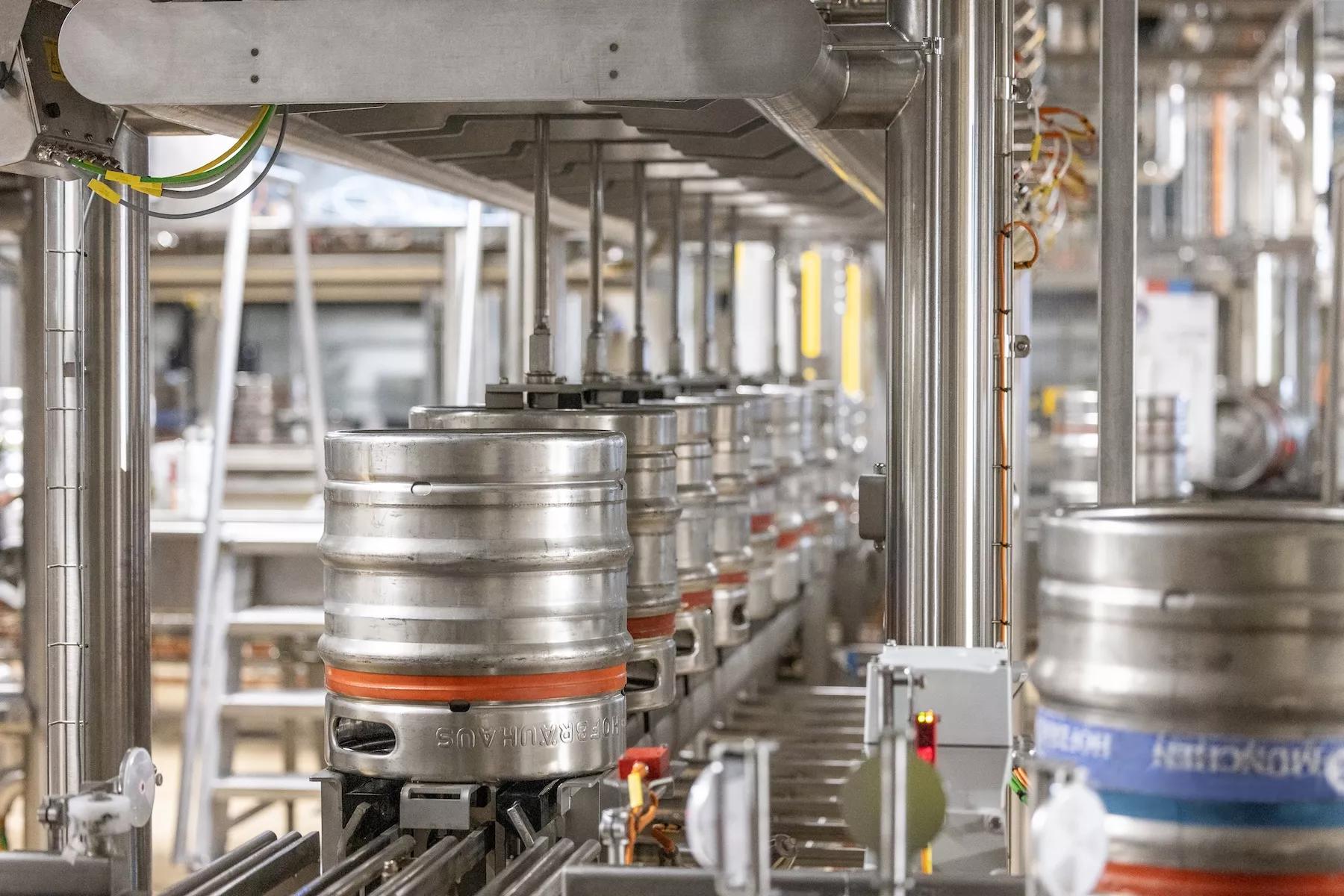 KEG Anlage mit Fässern
